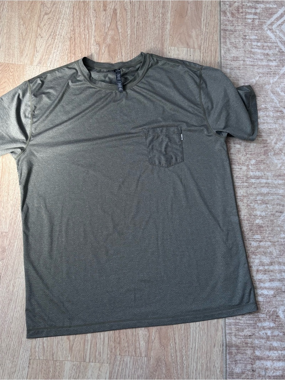 Vuori Men's Tradewind Performance Short Sleeve T-Shirt Pocket XXL Sports Ball Te